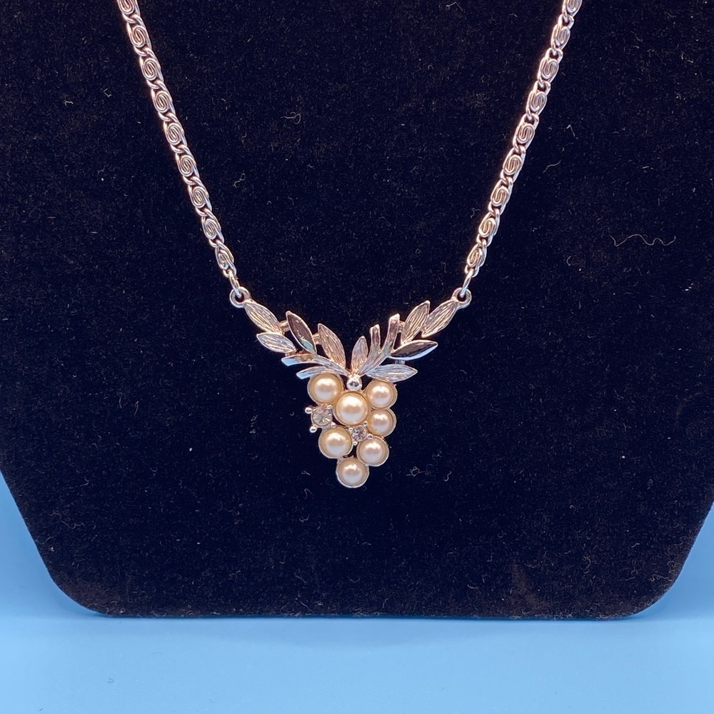 AVON Vintage Faux Pearl Grapes Silver Tone Necklace